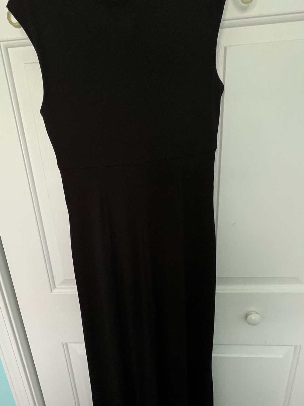 Rabbit Rabbit Rabbit Black Midi V‑Neck Ruched Dress - Picture 4 of 7